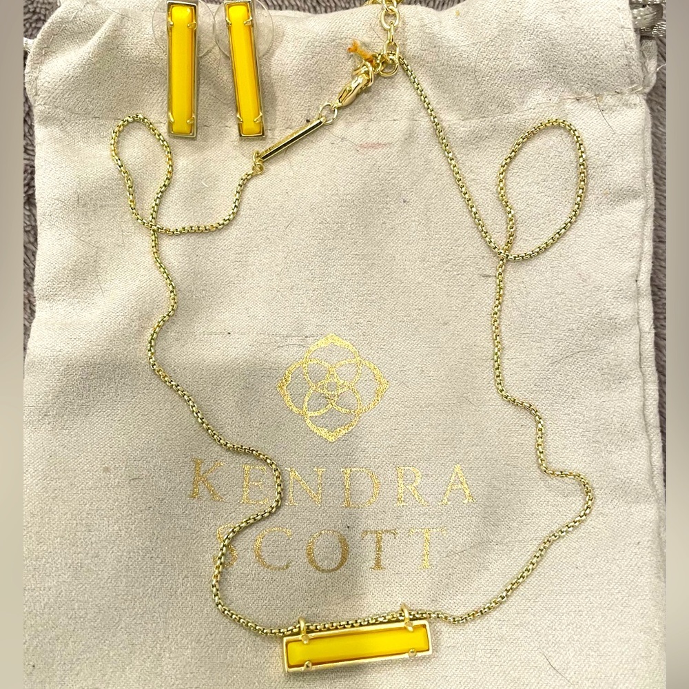 Kendra Scott necklace and earrings